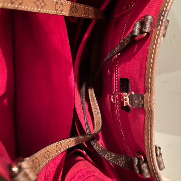 SOLD ❤️LV GM On the Go reverse monogram - Picture 2 of 10